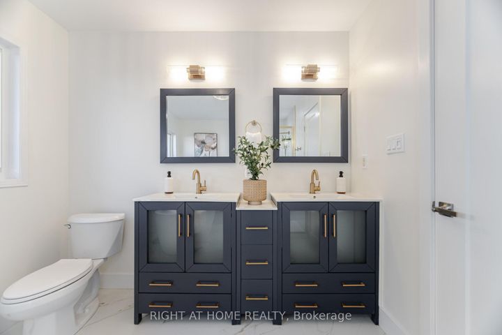 Photo 28 at 514 Huntington Ridge Drive, Hurontario, Mississauga