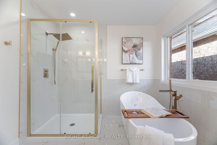Photo 29 at 514 Huntington Ridge Drive, Hurontario, Mississauga
