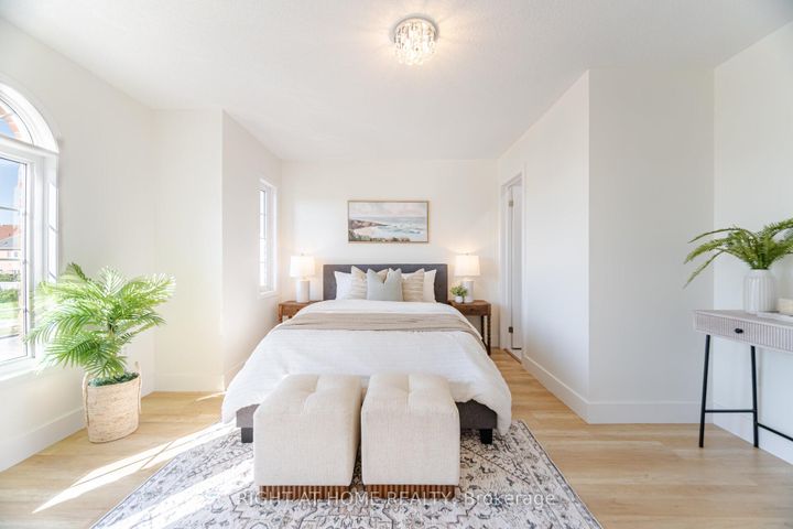 Photo 32 at 514 Huntington Ridge Drive, Hurontario, Mississauga