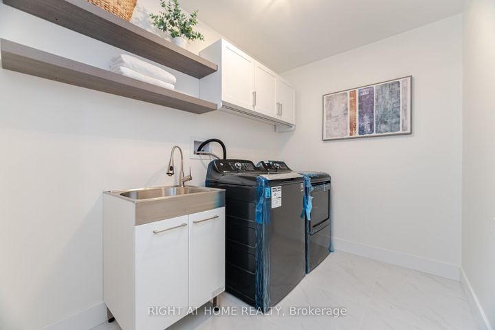 Photo 39 at 514 Huntington Ridge Drive, Hurontario, Mississauga