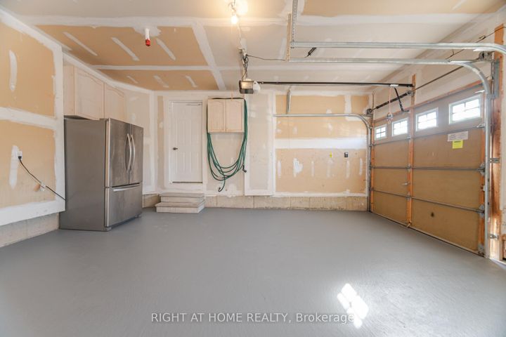 Photo 41 at 514 Huntington Ridge Drive, Hurontario, Mississauga