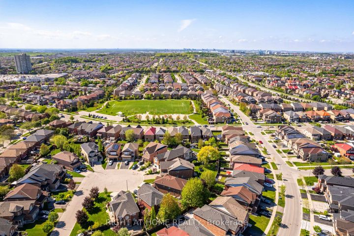 Photo 48 at 514 Huntington Ridge Drive, Hurontario, Mississauga