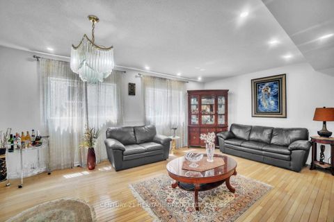 Photo 5 at 765 Dillman Avenue, Wyndham, Newmarket