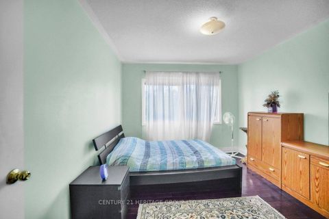 Photo 11 at 765 Dillman Avenue, Wyndham, Newmarket