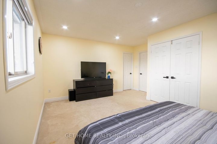 Photo 23 at 532 Ormond Drive, Samac, Oshawa