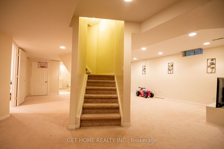 Photo 31 at 532 Ormond Drive, Samac, Oshawa