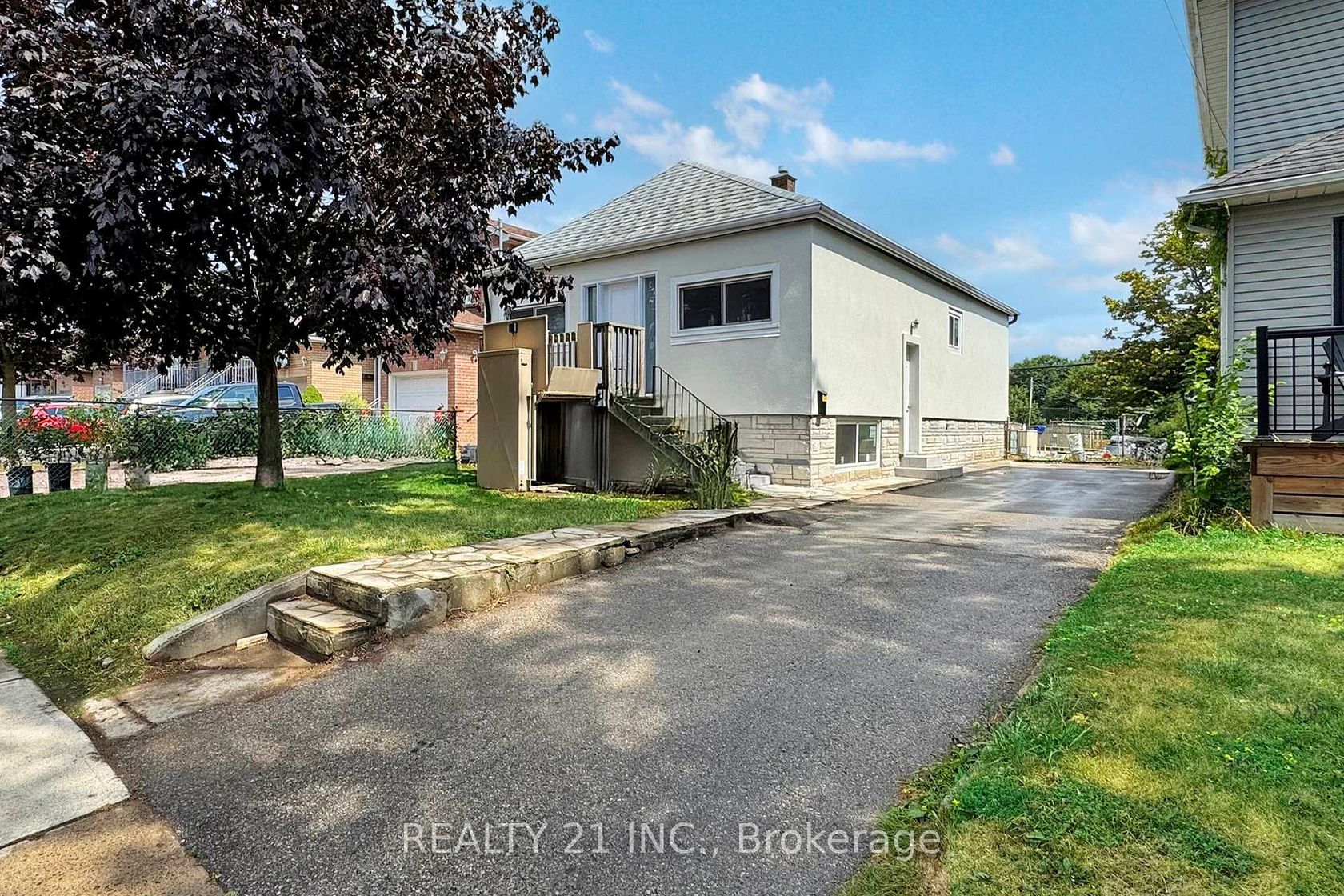 125 S Woodrow Boulevard, Cliffside, Toronto 