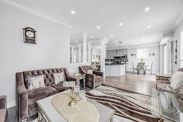 Photo 5 at 1109 Keswick Court, Pinecrest, Oshawa