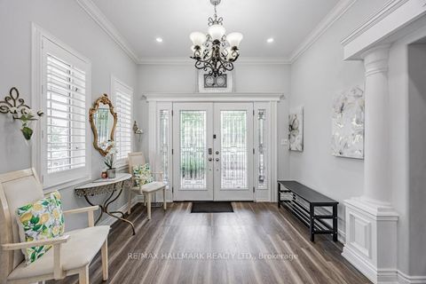 Photo 2 at 1109 Keswick Court, Pinecrest, Oshawa