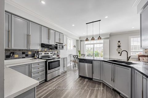 Photo 8 at 1109 Keswick Court, Pinecrest, Oshawa