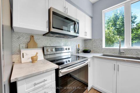 Photo 12 at 45 - 3059 Finch Avenue W, Humbermede, Toronto