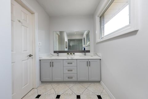 Photo 22 at 121 Carrington Drive, Mill Pond, Richmond Hill