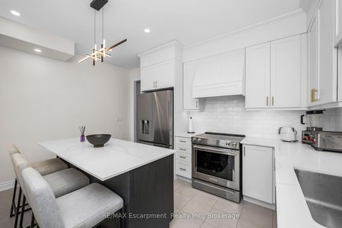 Photo 10 at 3401 Sixth Line, GO Glenorchy, Oakville