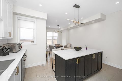 Photo 11 at 3401 Sixth Line, GO Glenorchy, Oakville