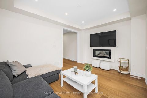 Photo 14 at 3401 Sixth Line, GO Glenorchy, Oakville