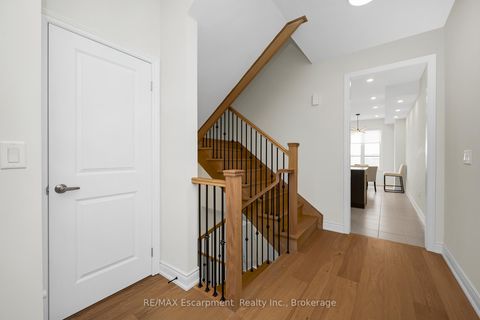 Photo 20 at 3401 Sixth Line, GO Glenorchy, Oakville