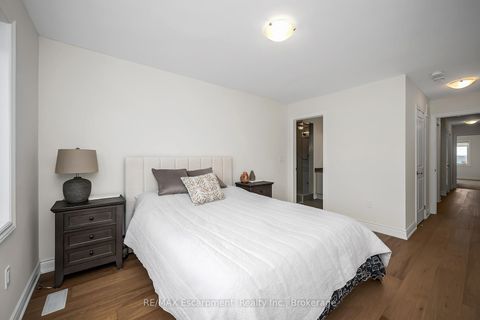 Photo 22 at 3401 Sixth Line, GO Glenorchy, Oakville