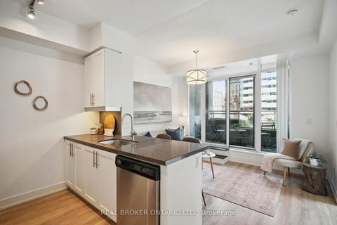 Photo 3 at 215 - 525 Adelaide Street W, Waterfront Communities C1, Toronto