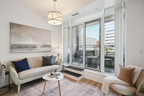 Photo 4 at 215 - 525 Adelaide Street W, Waterfront Communities C1, Toronto