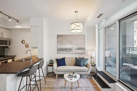 Photo 6 at 215 - 525 Adelaide Street W, Waterfront Communities C1, Toronto