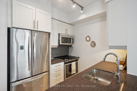 Photo 9 at 215 - 525 Adelaide Street W, Waterfront Communities C1, Toronto