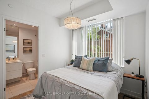 Photo 11 at 215 - 525 Adelaide Street W, Waterfront Communities C1, Toronto