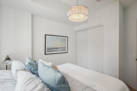 Photo 13 at 215 - 525 Adelaide Street W, Waterfront Communities C1, Toronto