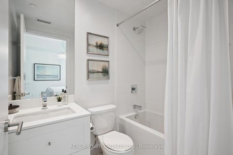 Photo 14 at 215 - 525 Adelaide Street W, Waterfront Communities C1, Toronto