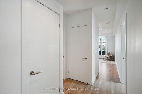Photo 16 at 215 - 525 Adelaide Street W, Waterfront Communities C1, Toronto