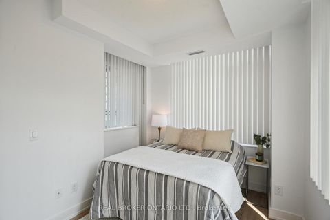 Photo 21 at 215 - 525 Adelaide Street W, Waterfront Communities C1, Toronto