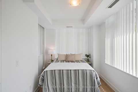 Photo 22 at 215 - 525 Adelaide Street W, Waterfront Communities C1, Toronto
