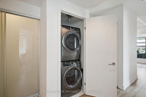 Photo 23 at 215 - 525 Adelaide Street W, Waterfront Communities C1, Toronto