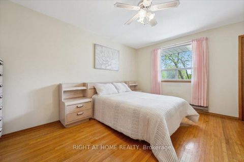 Photo 10 at 133 Prince Charles Drive, CO Central, Oakville