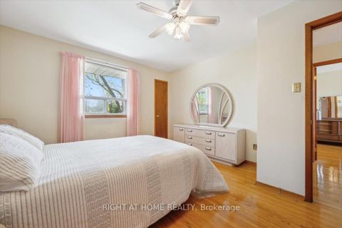 Photo 11 at 133 Prince Charles Drive, CO Central, Oakville