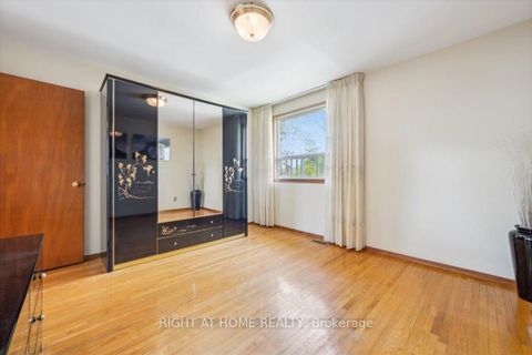 Photo 14 at 133 Prince Charles Drive, CO Central, Oakville