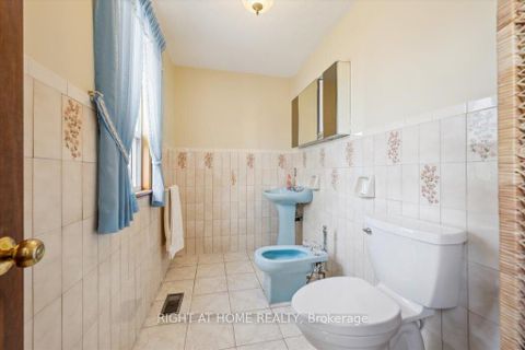 Photo 15 at 133 Prince Charles Drive, CO Central, Oakville