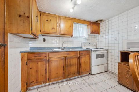 Photo 18 at 133 Prince Charles Drive, CO Central, Oakville