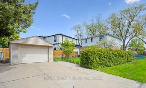 Photo 26 at 133 Prince Charles Drive, CO Central, Oakville