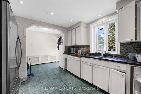 Photo 5 at 16 Bellehaven Crescent, Scarborough Village, Toronto