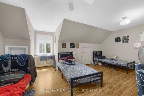 Photo 13 at 16 Bellehaven Crescent, Scarborough Village, Toronto