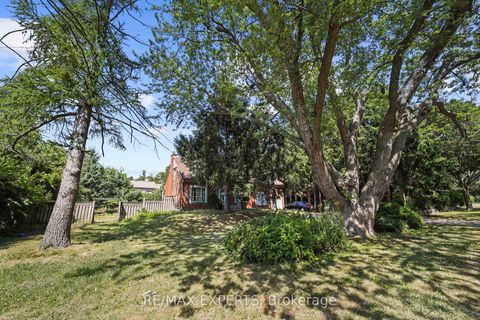 Photo 25 at 16 Bellehaven Crescent, Scarborough Village, Toronto