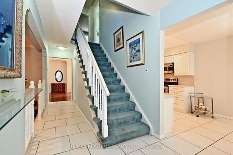 Photo 4 at 143 Spring Gate Boulevard, Yorkhill, Vaughan
