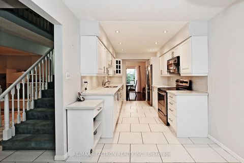 Photo 12 at 143 Spring Gate Boulevard, Yorkhill, Vaughan