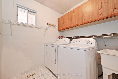 Photo 25 at 143 Spring Gate Boulevard, Yorkhill, Vaughan