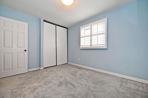Photo 37 at 143 Spring Gate Boulevard, Yorkhill, Vaughan