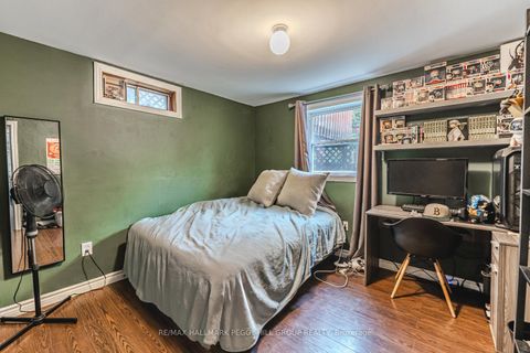 Photo 11 at 69 Fox Run, Letitia Heights, Barrie