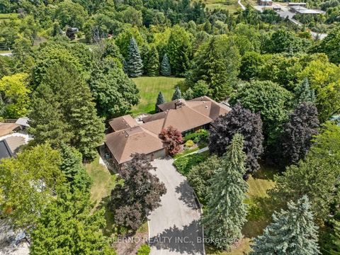 Photo 1 at 85 Valleyview Court, Kleinburg, Vaughan