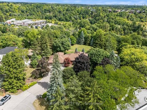Photo 2 at 85 Valleyview Court, Kleinburg, Vaughan