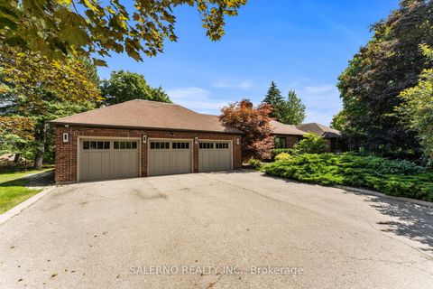 Photo 3 at 85 Valleyview Court, Kleinburg, Vaughan