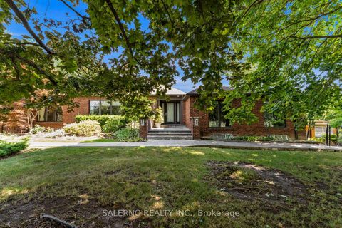 Photo 4 at 85 Valleyview Court, Kleinburg, Vaughan